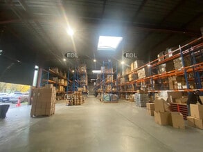 Industriel/Logistique dans Émerainville à louer Photo de l’immeuble– Image 2 sur 11