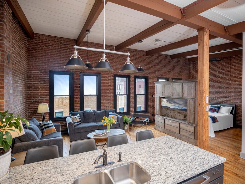 227 W Water St, Elmira, NY à louer - Photo de l’immeuble – Image 3 sur 5