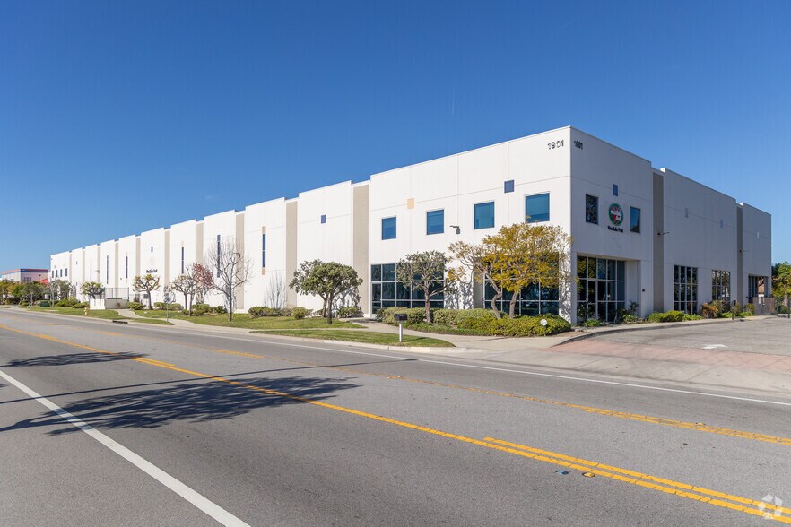 1901 Eastman Ave, Oxnard, CA à vendre - Photo de l’immeuble – Image 2 sur 10