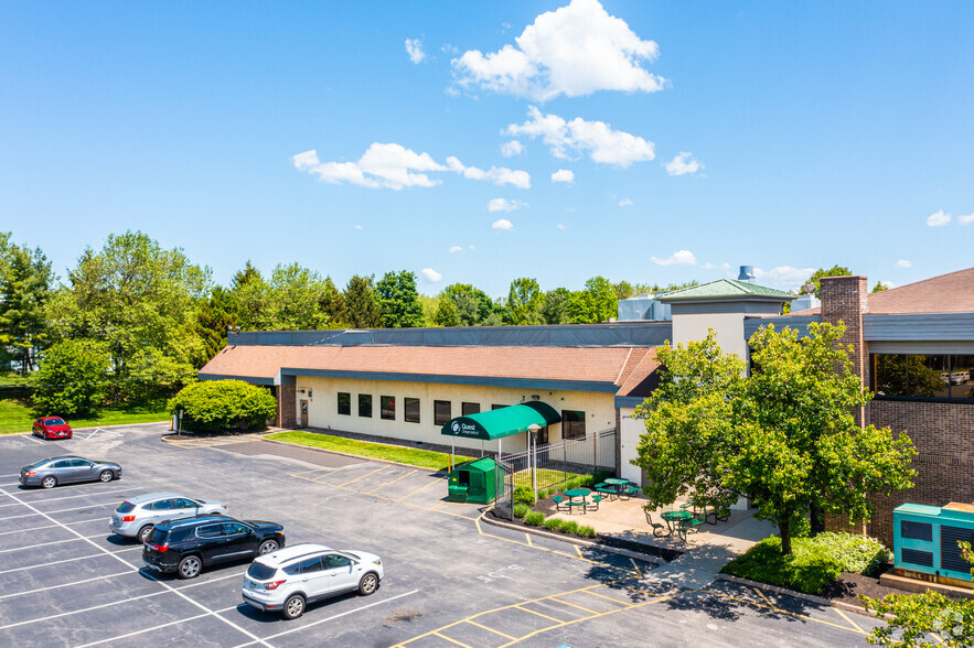 900 Business Center Dr, Horsham, PA à vendre - Photo de l’immeuble – Image 3 sur 5