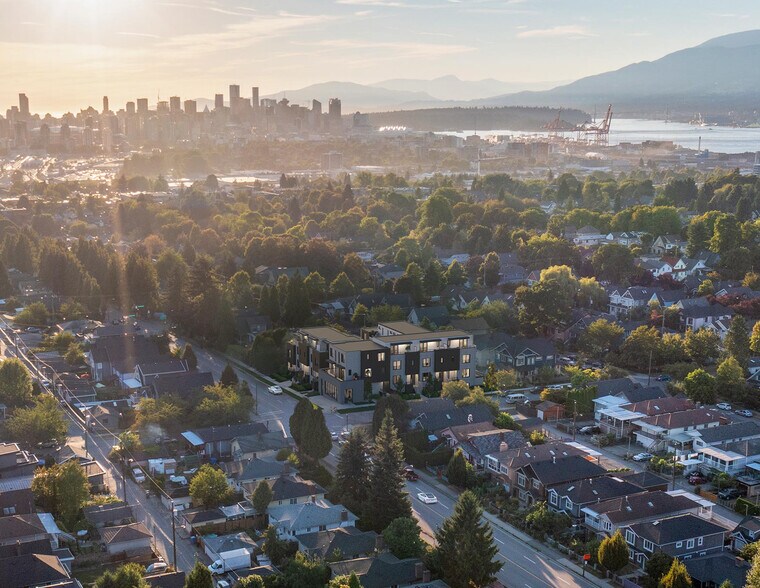 2095 1st Av E, Vancouver, BC à vendre - Photo de l’immeuble – Image 3 sur 6