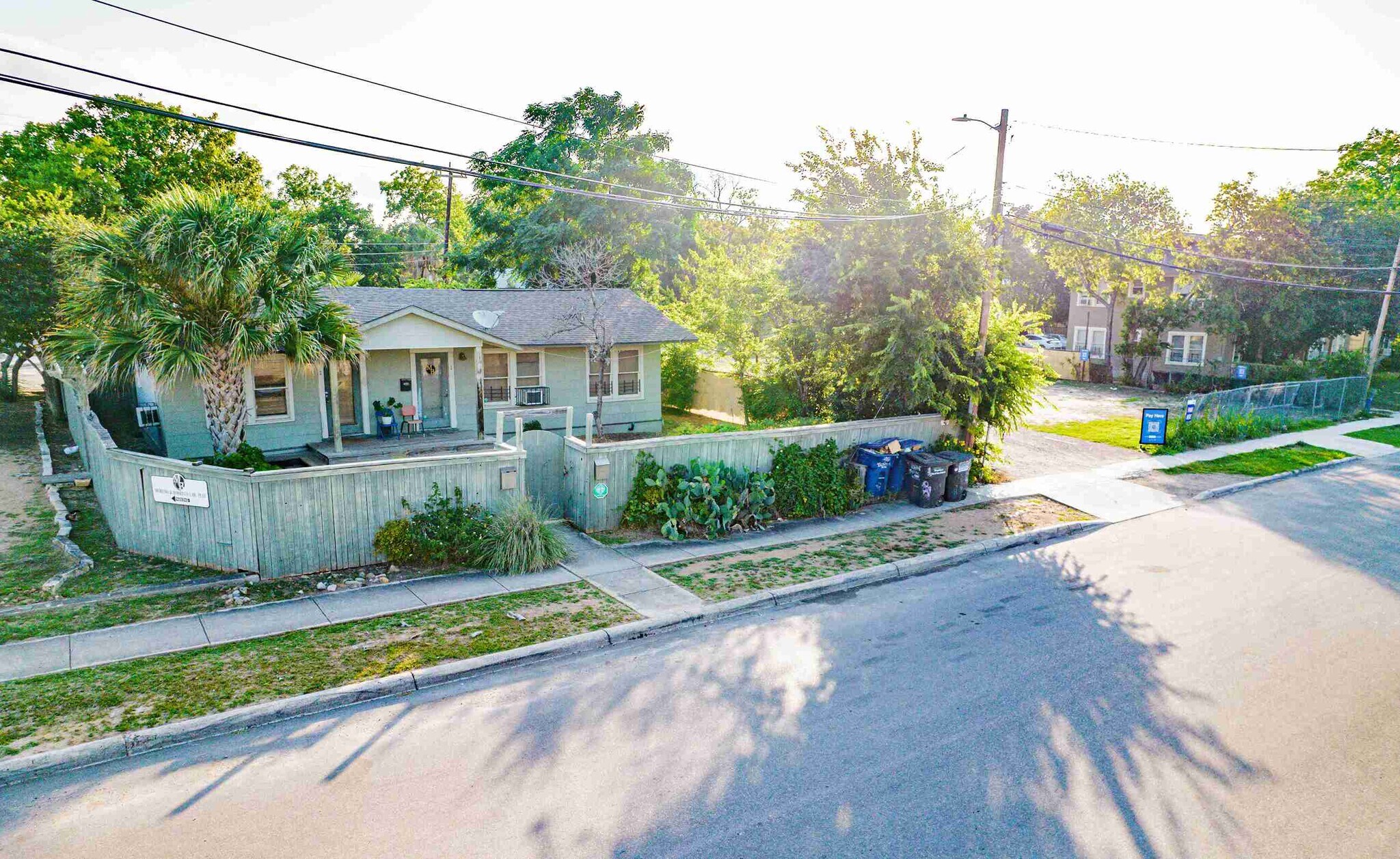 613 E Ashby Pl, San Antonio, TX à louer Photo de l’immeuble– Image 1 sur 48