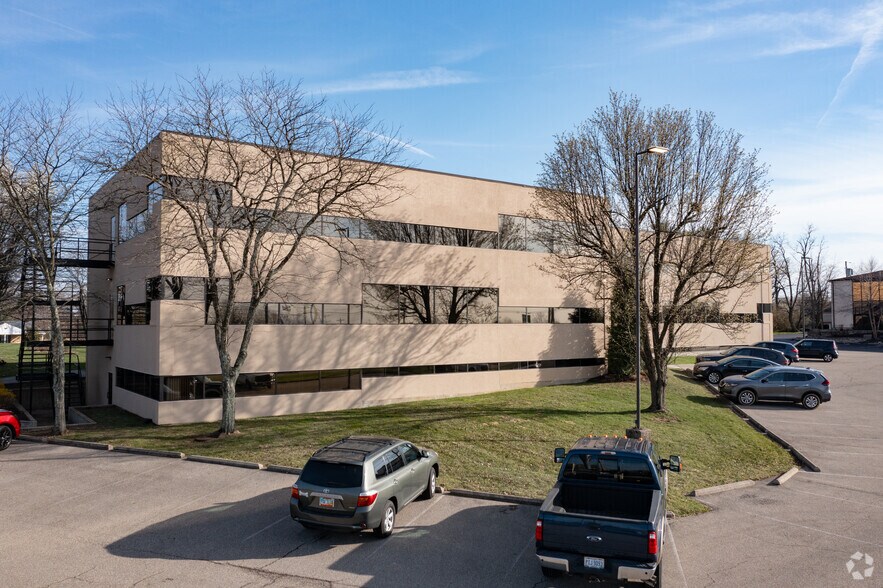 9624 Cincinnati Columbus Rd, Cincinnati, OH à louer - Photo de l’immeuble – Image 3 sur 4