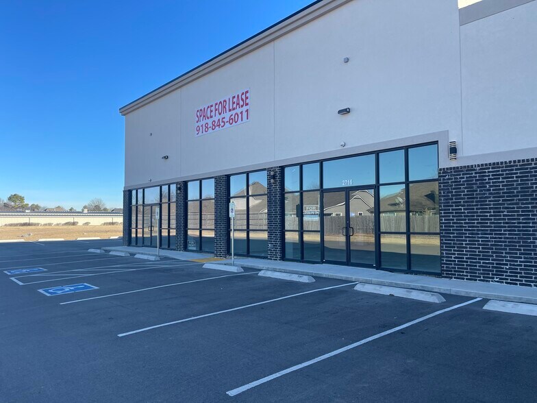 2712 W Kenosha St, Broken Arrow, OK à louer - Photo de l’immeuble – Image 2 sur 12