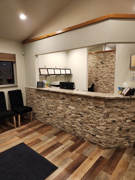 688 Del Sol Dr, Alamosa, CO à vendre - Hall d’entrée – Image 3 sur 18