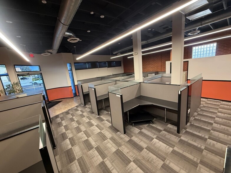 7525 Topanga Canyon Blvd, Canoga Park, CA à louer - Photo de l’immeuble – Image 3 sur 10