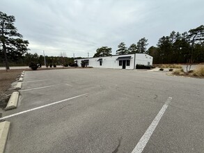 2105 Juniper Lake Rd, West End, NC à louer Photo de l’immeuble– Image 1 sur 26