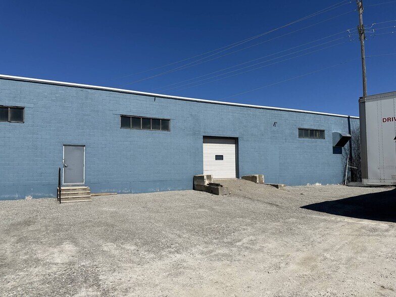 351 N Green Bay Rd, Neenah, WI à louer - Photo de l’immeuble – Image 3 sur 4