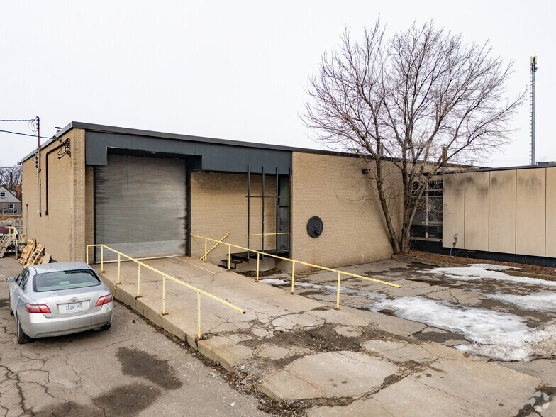 821 Woodward Ave, Hamilton, ON à louer - Photo de l’immeuble – Image 2 sur 2