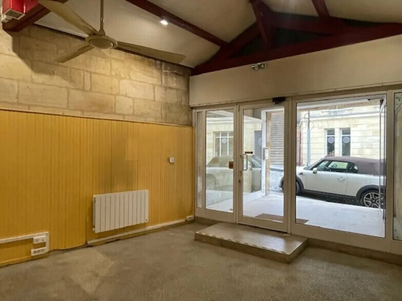 Local commercial dans Saint-Émilion à vendre - Photo de l’immeuble – Image 3 sur 6
