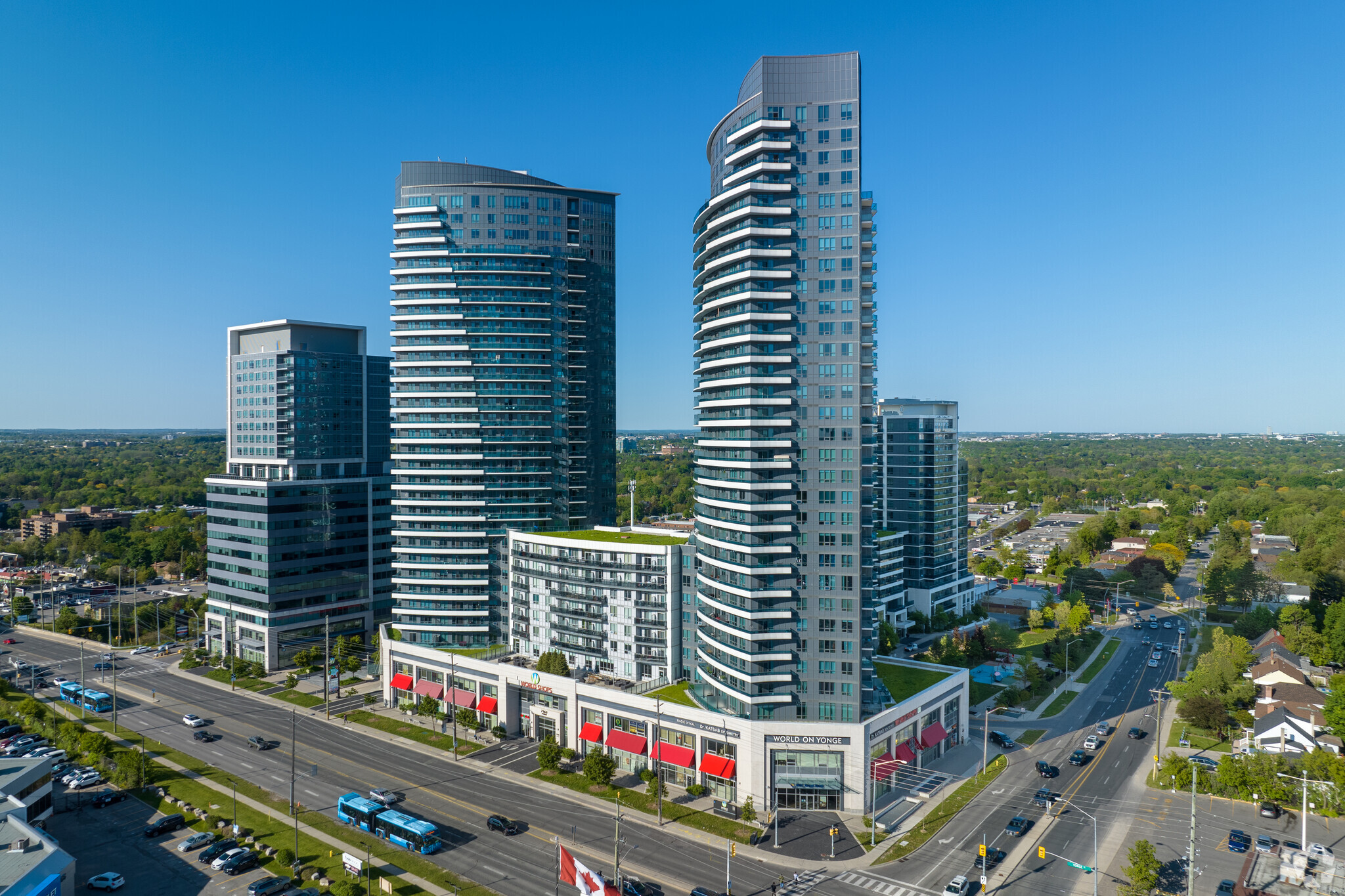 7163 Yonge St, Markham, ON à vendre Photo de l’immeuble– Image 1 sur 7