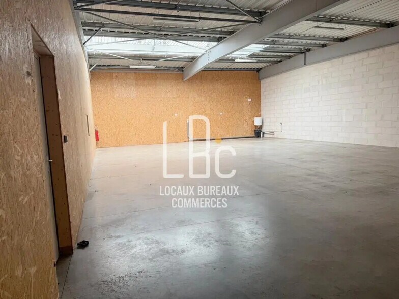 Local d’activités dans Ancenis-Saint-Géréon à louer - Photo de l’immeuble – Image 2 sur 26