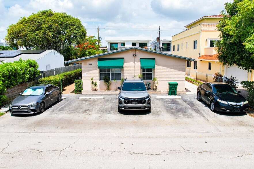 1329 NE 17th Ave, Fort Lauderdale, FL à vendre - Photo de l’immeuble – Image 2 sur 25