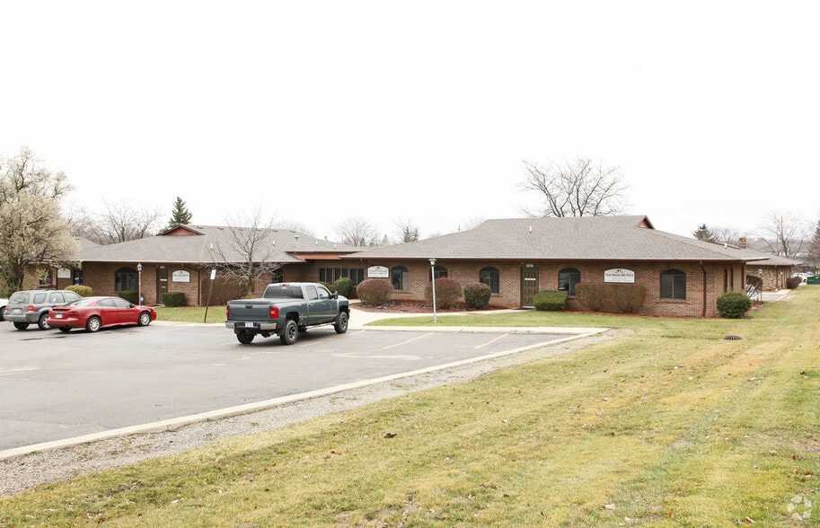 1121-1127 Villa Linde Ct, Flint, MI à vendre - Photo principale – Image 1 sur 22