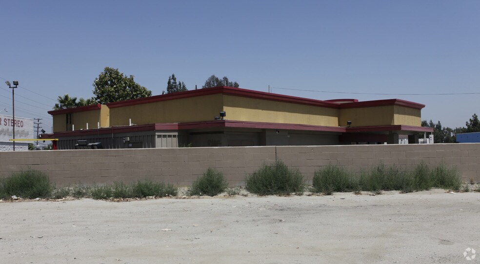 524 Inland Center Dr, San Bernardino, CA à vendre - Photo de l’immeuble – Image 2 sur 2