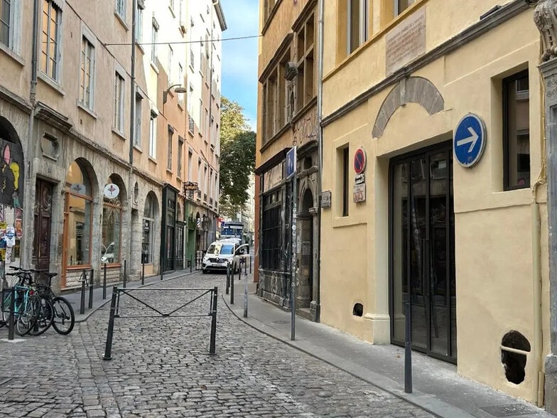 Bureau dans Lyon à louer - Photo de l’immeuble – Image 1 sur 3