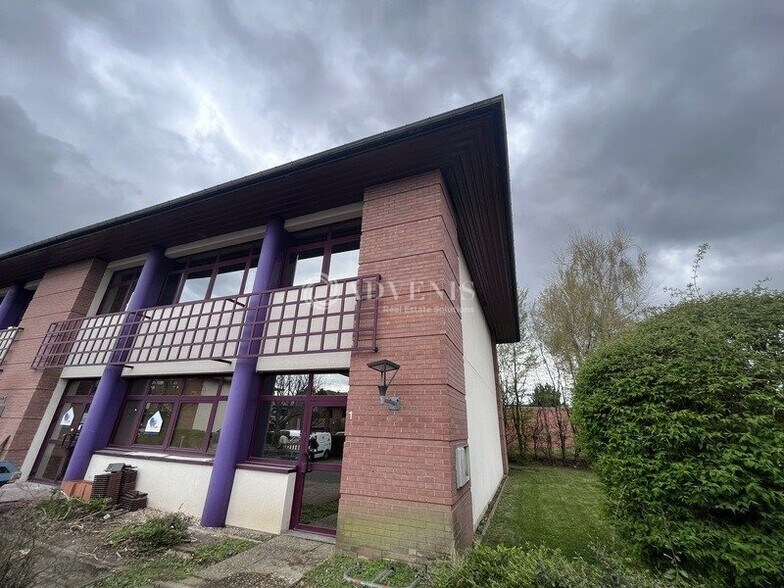 30 Avenue Robert Surcouf, Voisins-le-Bretonneux à louer - Photo de l’immeuble – Image 3 sur 5
