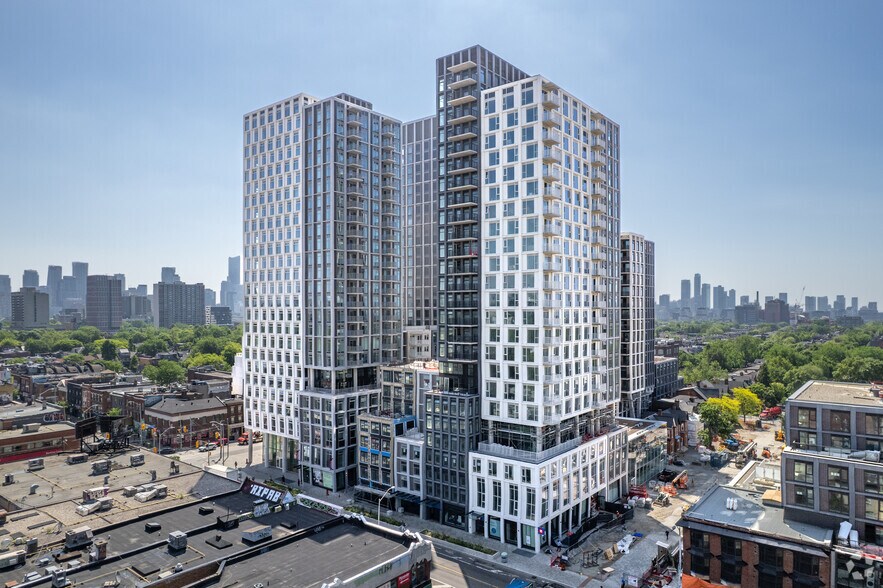 748 Bathurst St, Toronto, ON à louer - Photo de l’immeuble – Image 3 sur 3