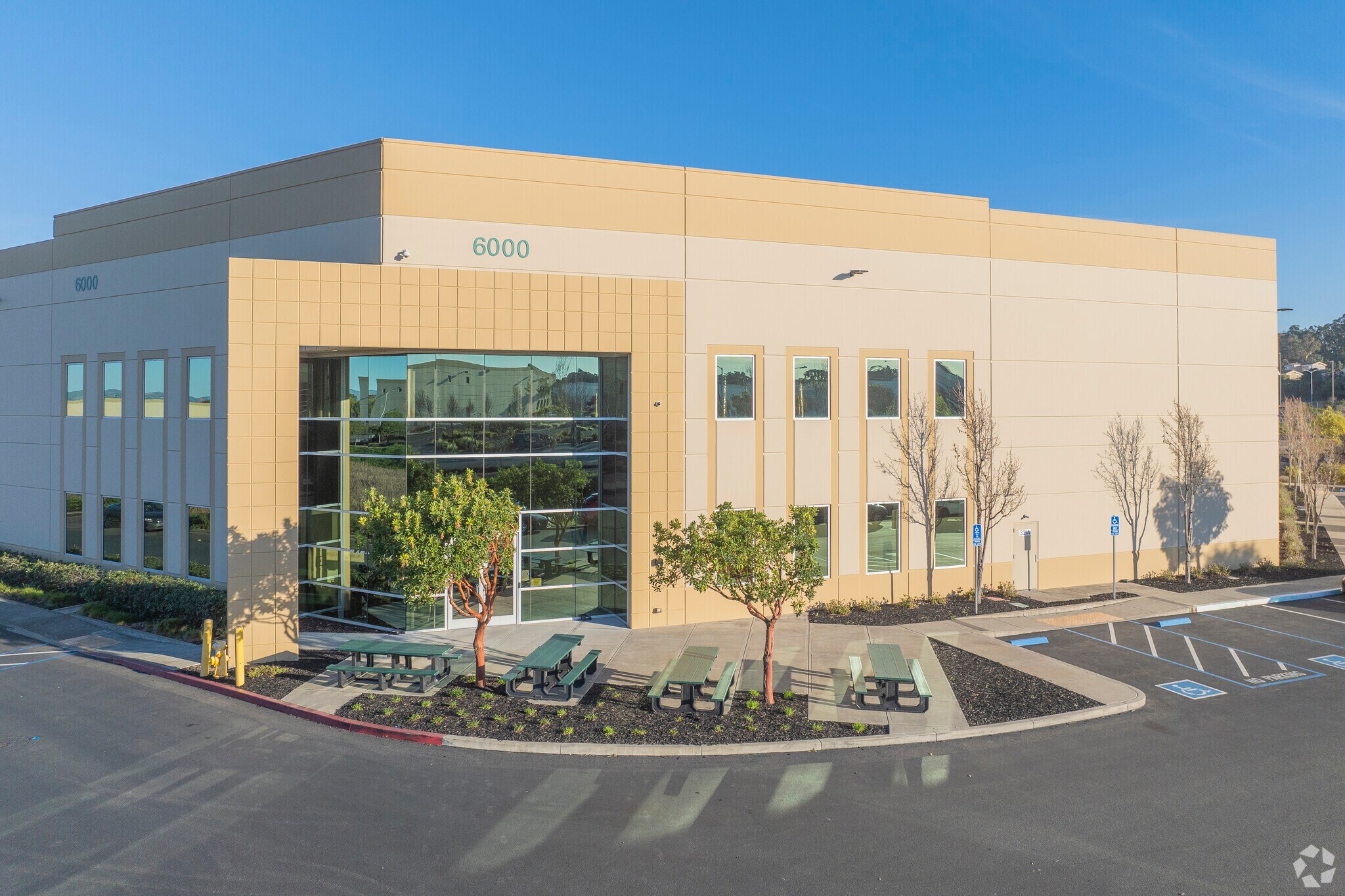 6000 Giant Rd, Richmond, CA à louer Photo principale– Image 1 sur 7