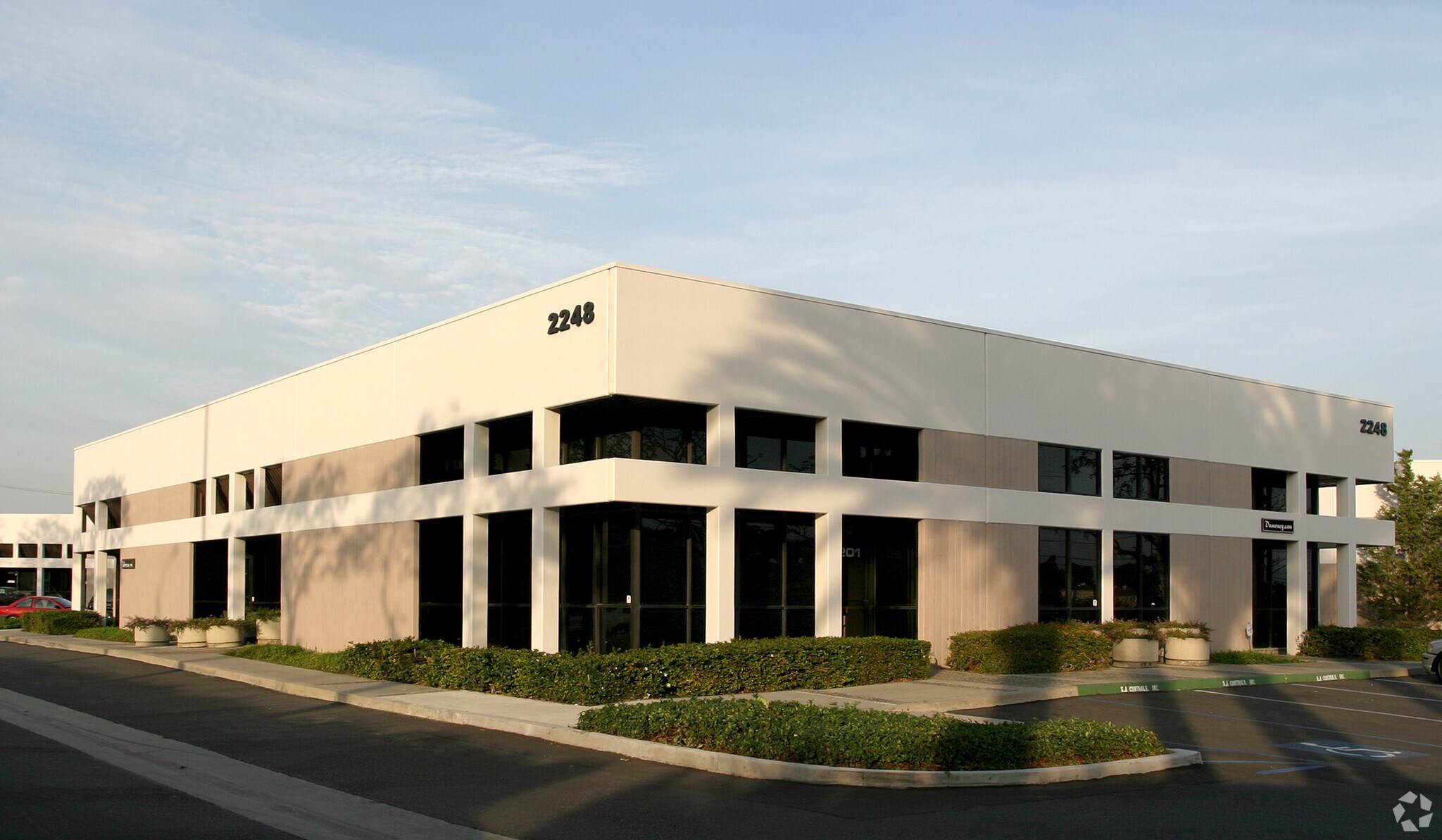 2248 Obispo Ave, Signal Hill, CA à louer Photo principale– Image 1 sur 3