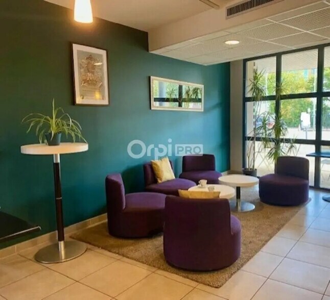 Local d'activités dans Carquefou à vendre - Hall d’entrée – Image 2 sur 3