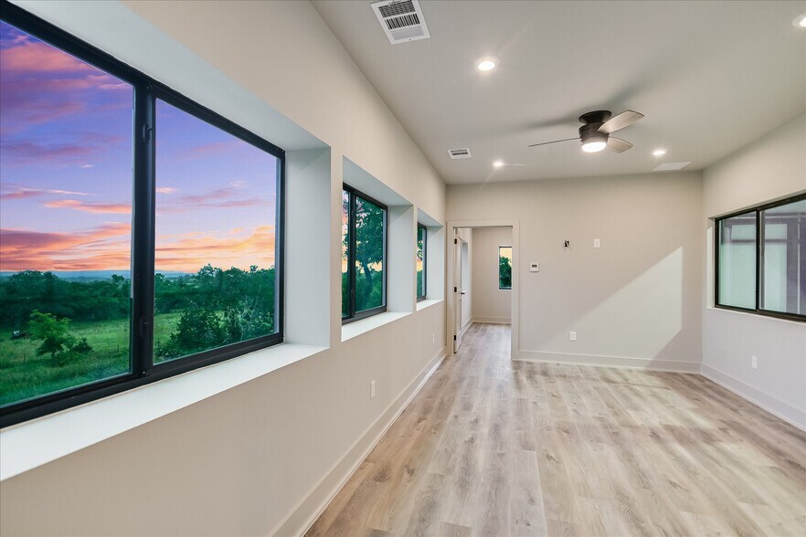 15210 Fitzhugh Rd, Austin, TX à vendre - Photo de l’immeuble – Image 2 sur 15