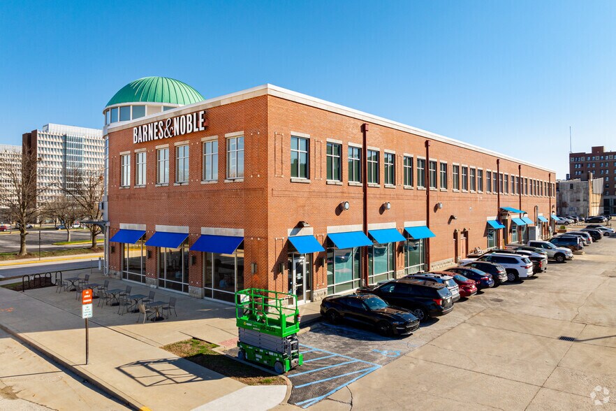 22 N 5th St, Terre Haute, IN à louer - Photo principale – Image 1 sur 16