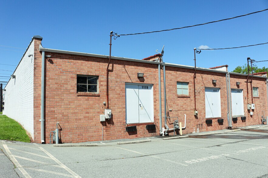 1105-1119 Coliseum Blvd, Greensboro, NC à louer - Photo de l’immeuble – Image 2 sur 2