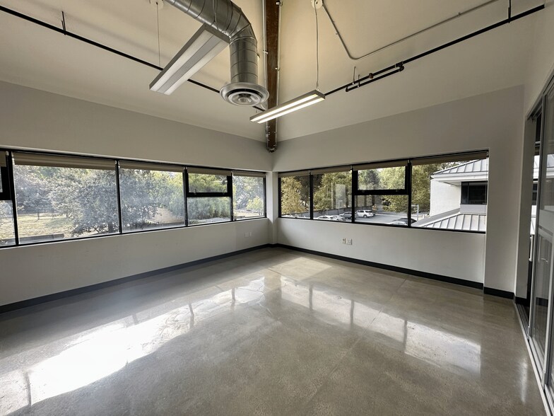 31416 Agoura Rd, Westlake Village, CA à louer - Photo de l’immeuble – Image 3 sur 11