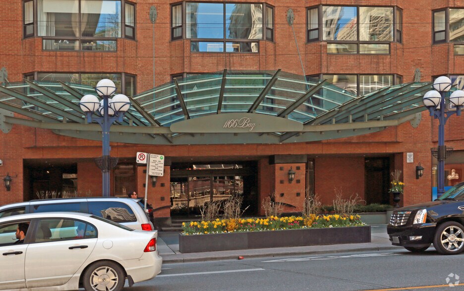 1168 Bay St, Toronto, ON à louer - Photo de l’immeuble – Image 2 sur 5