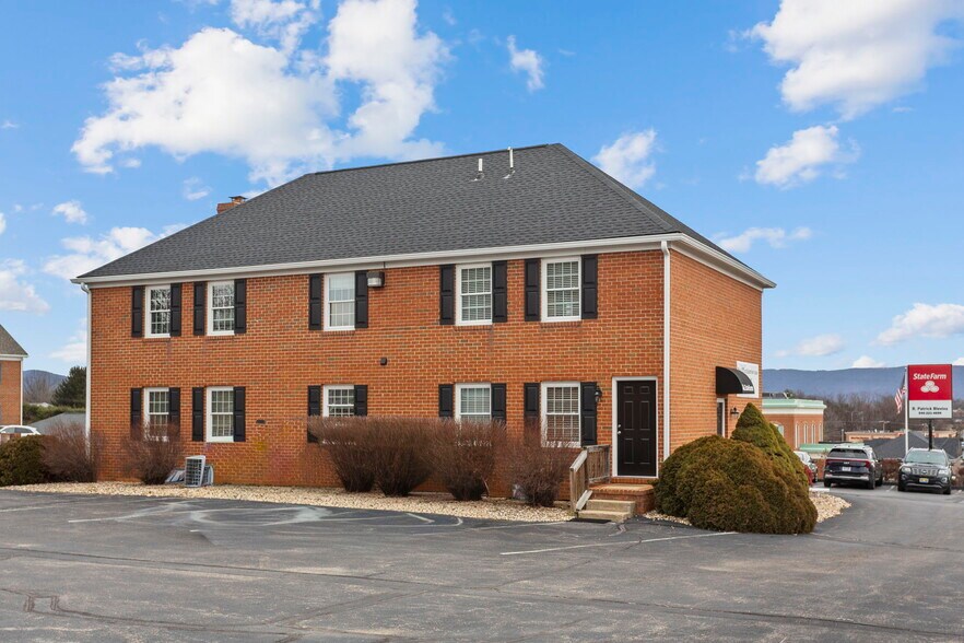 20 Stoneridge Dr, Waynesboro, VA à louer - Photo de l’immeuble – Image 1 sur 25