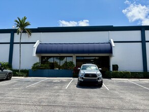 6450-6468 E Rogers Cir, Boca Raton, FL à louer Photo de l’immeuble– Image 1 sur 10