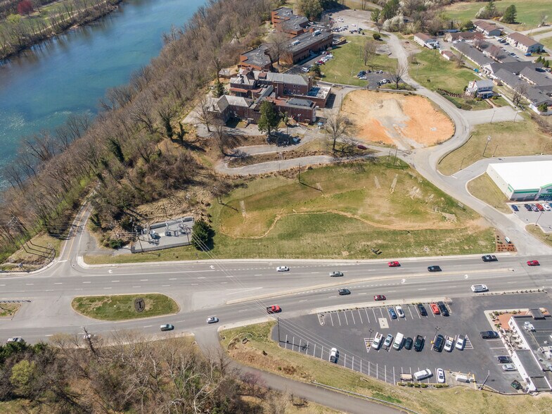 Lee Hwy, Radford, VA à vendre - Photo de l’immeuble – Image 2 sur 21