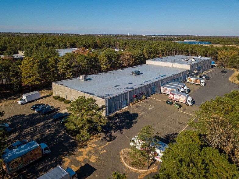 730 Airport Rd, Lakewood, NJ à louer - Photo de l’immeuble – Image 1 sur 3