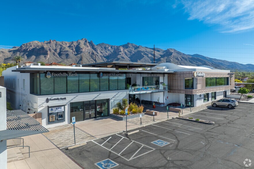 3001 E Skyline Dr, Tucson, AZ à louer - Photo principale – Image 1 sur 1