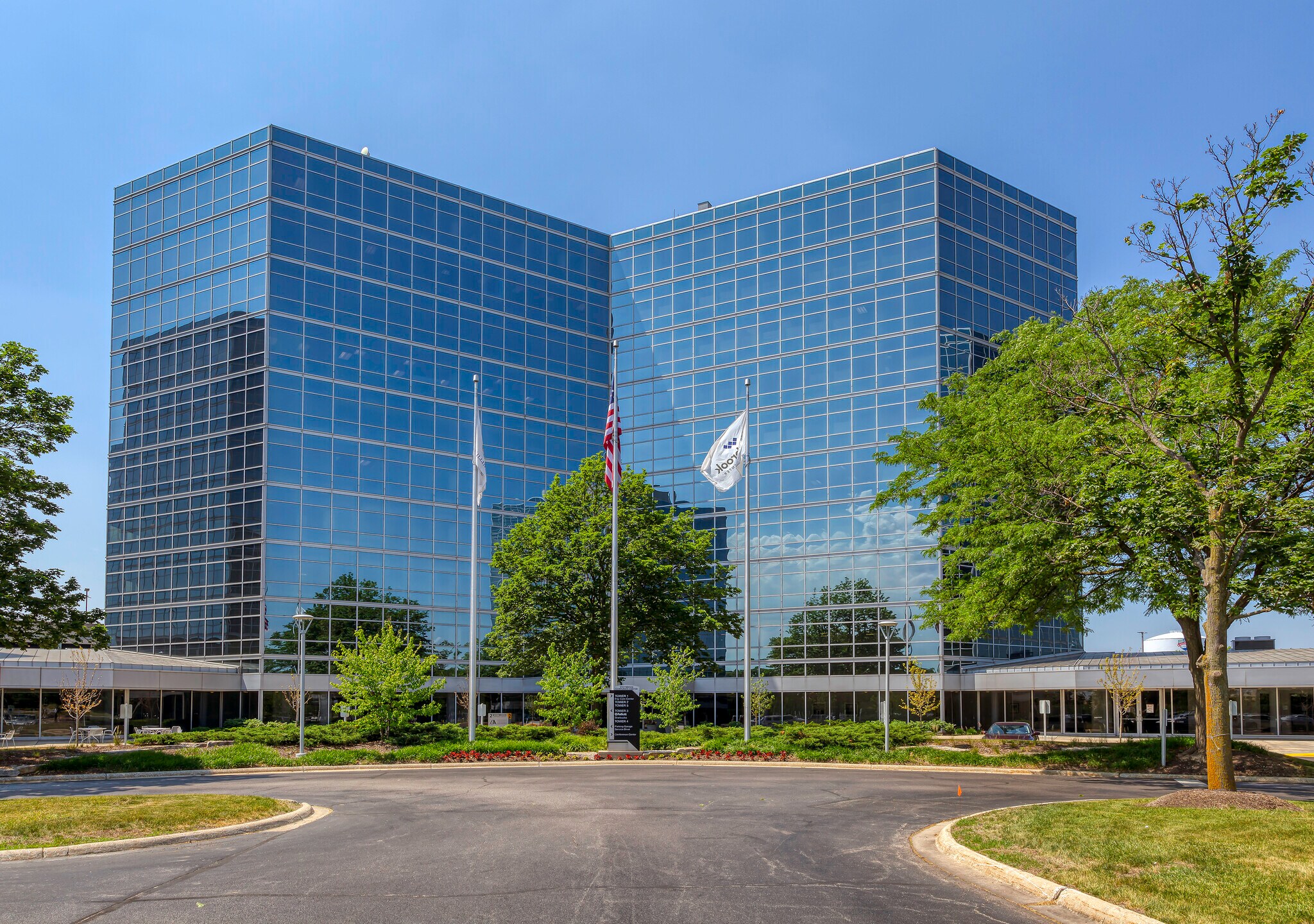 1 Westbrook Corporate Ctr, Westchester, IL à louer Photo principale– Image 1 sur 8