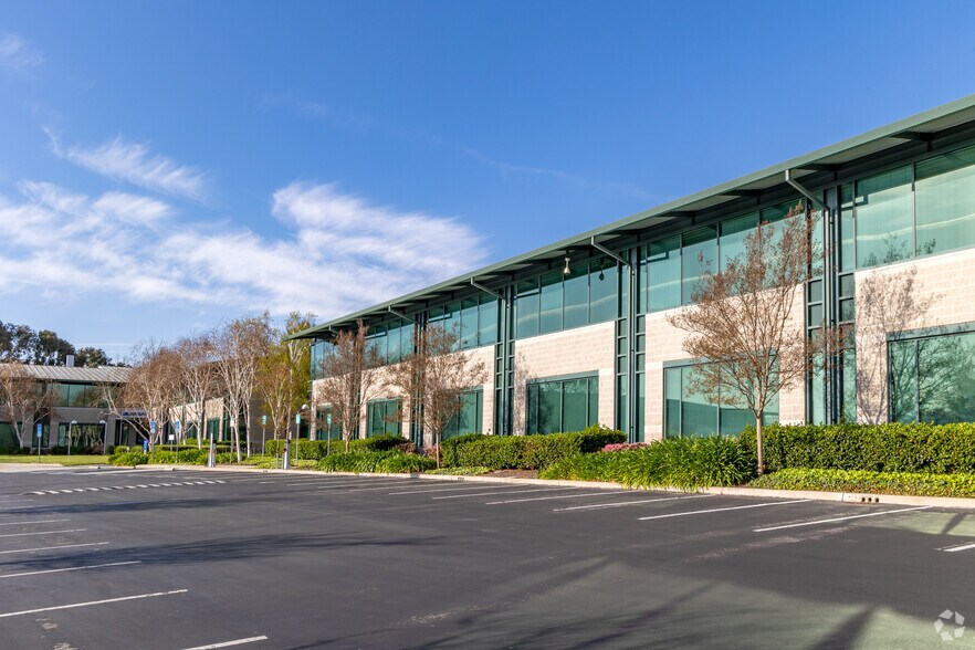 933 Murphy Ranch Rd, Milpitas, CA à louer - Photo de l’immeuble – Image 3 sur 6