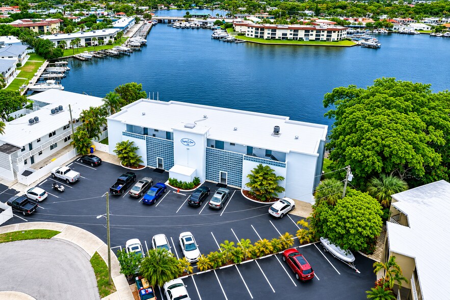 628 Southwind Cir, North Palm Beach, FL à vendre - Photo de l’immeuble – Image 2 sur 12