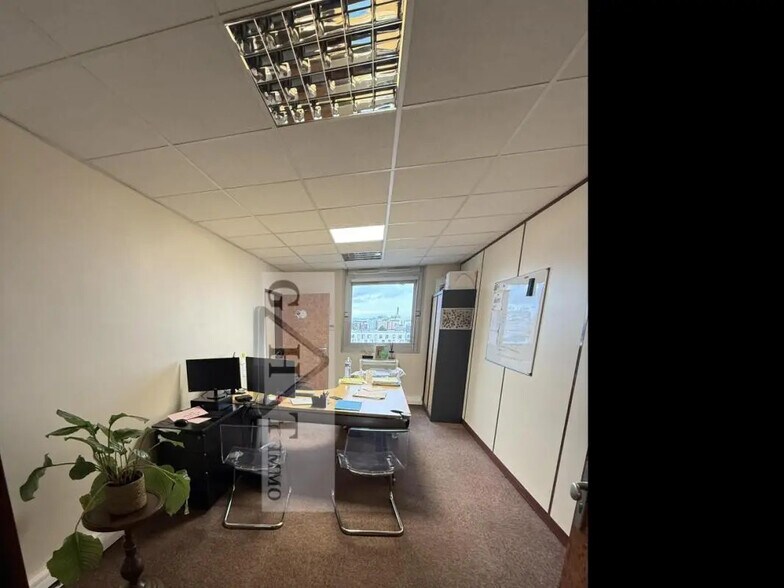 Bureau dans Saint-Ouen-sur-Seine à vendre - Photo intérieure – Image 2 sur 10