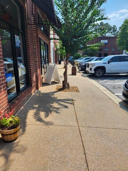 650 Henderson Dr, Cartersville, GA à louer - Photo de l’immeuble – Image 3 sur 12