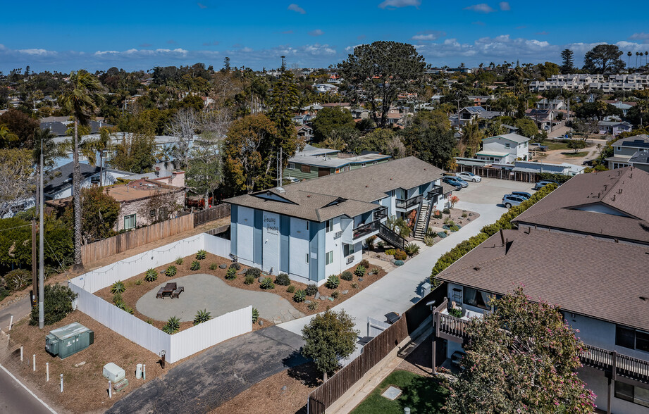 951 N Vulcan Ave, Encinitas, CA à vendre - Photo de l’immeuble – Image 3 sur 24