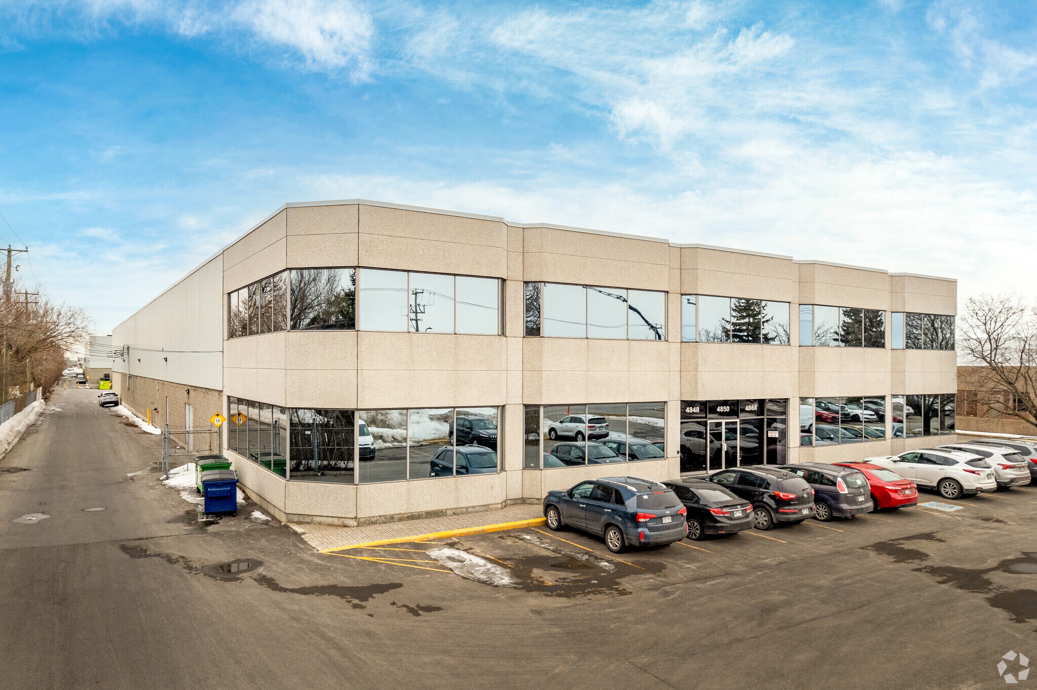 4848-4868 Ch Bois-Franc, Montréal, QC à louer Photo principale– Image 1 sur 11
