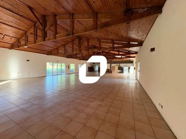 Local commercial dans Saint-Caprais-de-Bordeaux à louer - Photo de l’immeuble – Image 1 sur 5