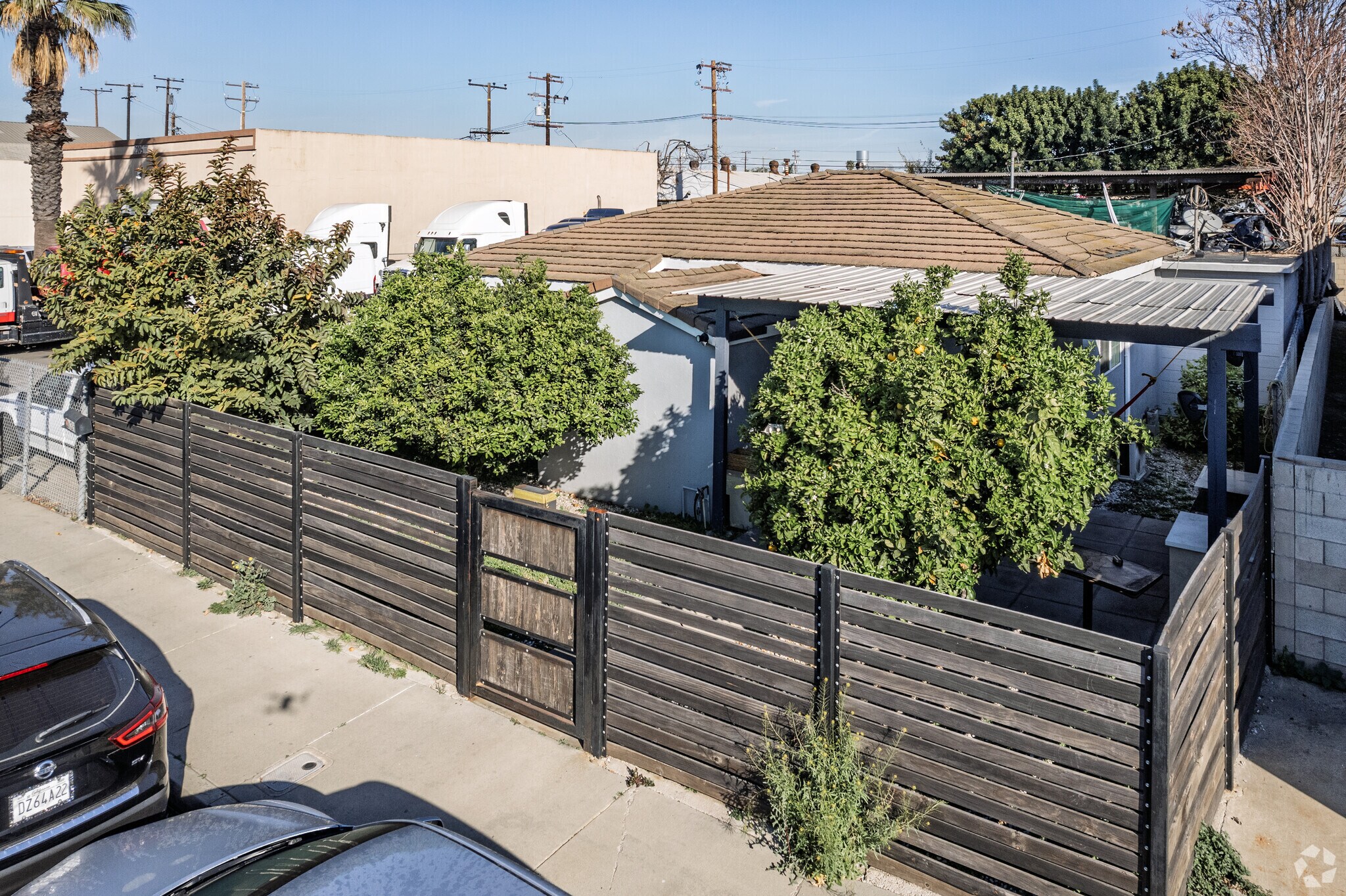 2035 W 15th St, Long Beach, CA à vendre Photo de l’immeuble– Image 1 sur 19