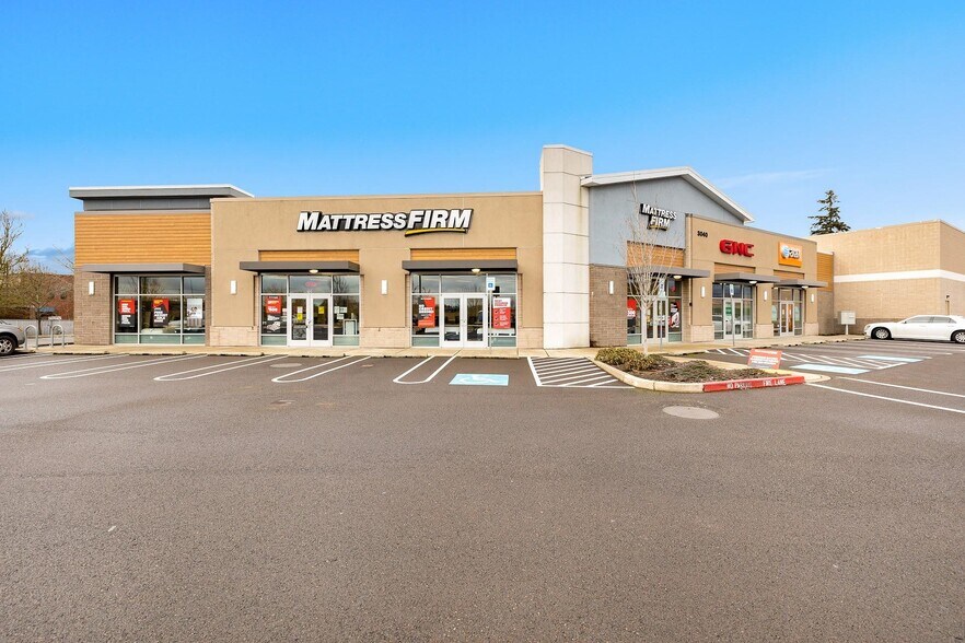 777 N Arney Rd, Woodburn, OR à louer - Photo de l’immeuble – Image 2 sur 4