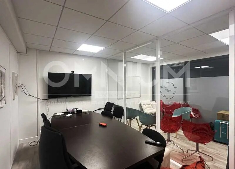 Local d’activités dans Villeurbanne à louer - Photo de l’immeuble – Image 3 sur 8