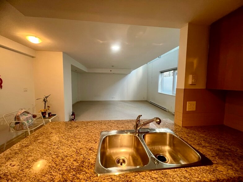 898 Carnarvon St, New Westminster, BC à louer - Photo intérieure – Image 3 sur 20