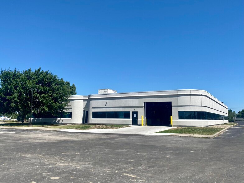 7337 W Washington St, Indianapolis, IN à vendre - Photo de l’immeuble – Image 3 sur 5