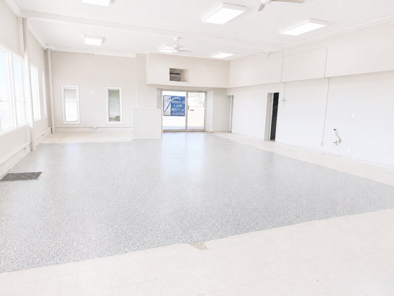 622 W 1st St, Julesburg, CO à vendre - Hall d’entrée – Image 3 sur 23