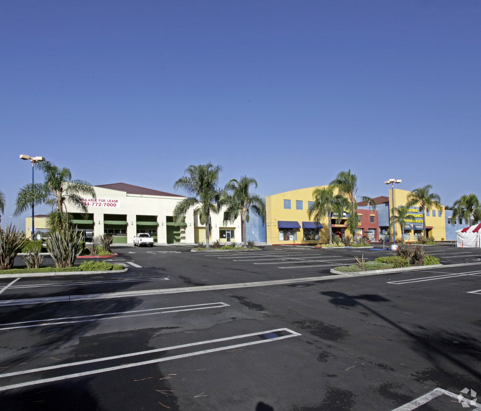 275 S Euclid St, Anaheim, CA à louer Photo de l’immeuble– Image 1 sur 4